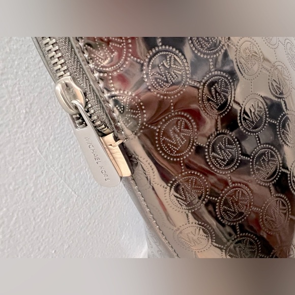 New Michael Kors Dome Satchel - Picture 5 of 16